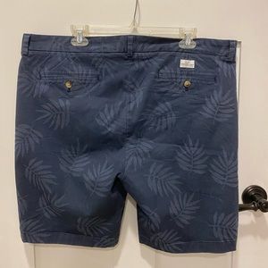 Vineyard Vines 9" Stretch Breaker Short Tropical Leaf Print Navy Mens 38”